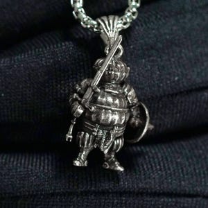 Dark Souls Onion Knight Necklace - Dark Souls figure - Siegmeyer of Catarina Jewelry - Silver 950 Handmade Dark Souls Pendant - Gamer Gift