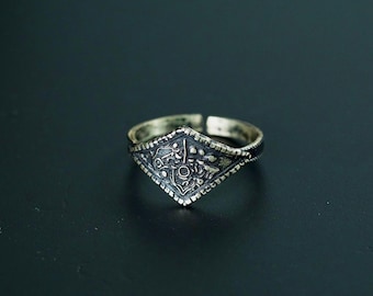 Anillo de la Calamidad y el Anillo de la Favorita, hecho a mano y exclusivo de Dark Souls. Anillo de plata 950. Ideal para fans de fantasía y Dark Souls.