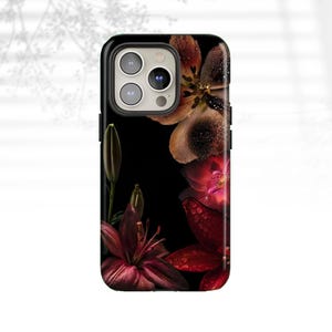 Coque de portable fleurie bordeaux Tiger Lily TOUGH pour iPhone 16e, 15, 14, 13, 12, Google Pixel 9Pro XL, 8A, 7A, 6A, Samsung S25, S24 FE, S23, A22