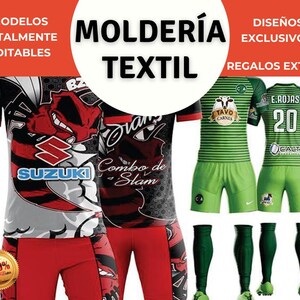 Puede incluir: Dos camisetas de fútbol con diseños diferentes. Una camiseta es roja con un gráfico en blanco y negro de un monstruo de dibujos animados y el texto "SUZUKI". La otra camiseta es verde con rayas blancas y el texto "TAVO CARNES". Ambas camisetas tienen mangas cortas y se acompañan de pantalones cortos y calcetines a juego.