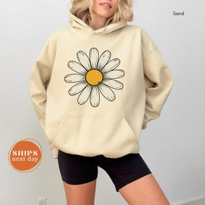 Daisy Hoodie For Women, Retro Floral Graphic Hoodie, Boho Aesthetic Sweatshirt, Vintage Flower Hoodie, Distressed Cozy Fall Outfit Gift
