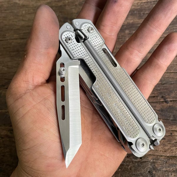 Hoja Tanto personalizada fabricada en acero MagnaCut para Leatherman P2, P4 y ARC.