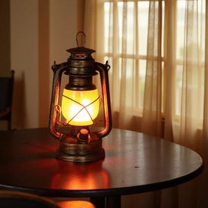 Retro Camping Lantern Vintage Hanging Lamp Portable Handheld Lantern Nostalgic Electric Hurricane Lantern Gift For Birthday