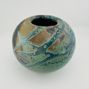Wazon Vintage Studio Pottery | Mała okrągła doniczka artystyczna | Turkusowo-zielone szkliwo reaktywne | Abstrakcyjny ceramiczny wazon na pąki | Brytyjska ceramika