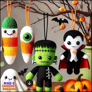 Puede incluir: Cinco adornos de ganchillo con temática de Halloween colgando de una rama. Los adornos son un maíz dulce, un ojo, Frankenstein, un vampiro y un fantasma. Los adornos están todos hechos a ganchillo en una variedad de colores, incluyendo verde, naranja, blanco y negro.