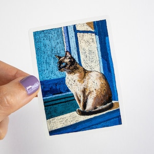 Sticker vinyle brillant chat siamois bleu basé sur des oeuvres d'art originales. Esthétique originale et amusante. Oeuvre d'art au pastel à l'huile. Décalcomanie unique amusante et ludique pour ordinateur portable