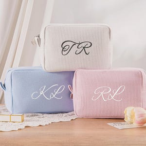 Bolsa de cosméticos con diseño de gofre bordado personalizado, neceser con nombre personalizado, neceser con monograma, para despedida de soltera, organizador de viajes, regalo de Navidad.