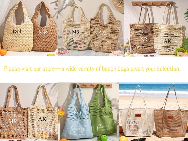 Puede incluir: Una colecci&oacute;n de varios bolsos tote en materiales de paja, ganchillo y malla, con diferentes colores como beige, bronceado, azul claro y verde. Varios bolsos est&aacute;n personalizados con iniciales o nombres bordados como BH, MR, MS, AK, SR, Becky y Pamela.