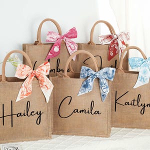 Personalized bridesmaid burlap bag,Bridesmaid burlap tote bag,Bridal shower bag, Bachelorette party Bags,Beach tote gift,Bridesmaid gift bag