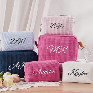 Bolsa de cosméticos con diseño de gofre bordado personalizado, neceser con nombre personalizado, organizador de viaje para despedida de soltera, neceser con monograma, regalo de Navidad.