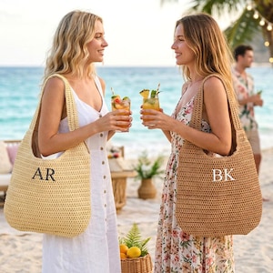Gepersonaliseerde stranddraagtas, strandstrotas, aangepaste raffia strandtas van stro, bruidsdouchetas, cadeauzakje vrijgezellenfeest, aangepaste initialentas afbeelding 2