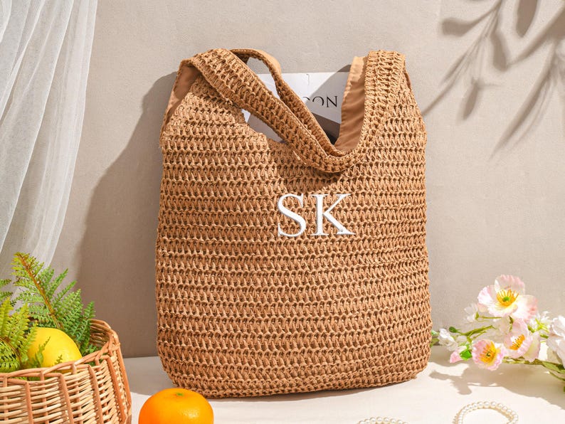Gepersonaliseerde stranddraagtas, strandstrotas, aangepaste raffia strandtas van stro, bruidsdouchetas, cadeauzakje vrijgezellenfeest, aangepaste initialentas afbeelding 6