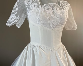 1950s Lace Tulle Wedding Dress, Short-Sleeve Princess Bridal Gown with Button Back, Size Small