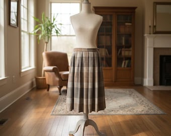 Vintage 70s Wool Plaid Midi Skirt | Tartan Pleated Heritage Style (US 13)