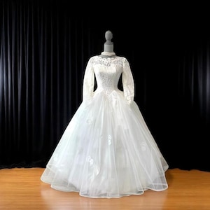 ヴィンテージ 1950年代 レース チュール タフタ ウェディングドレス、フェアリーテイル プリンセス ウェディングドレス、長袖ブライダルガウン、サイズ M (US6)