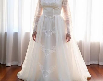 1950s Lace Appliqué Wedding Gown: Vintage Scoop Bridal Dress