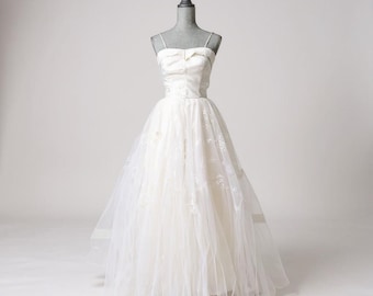 Vestido de novia vintage de tul de los años 50 con bolero de tul bordado - Talla S