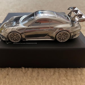Porsche Macan Turbo Limited Edition 1:43 Paperweight