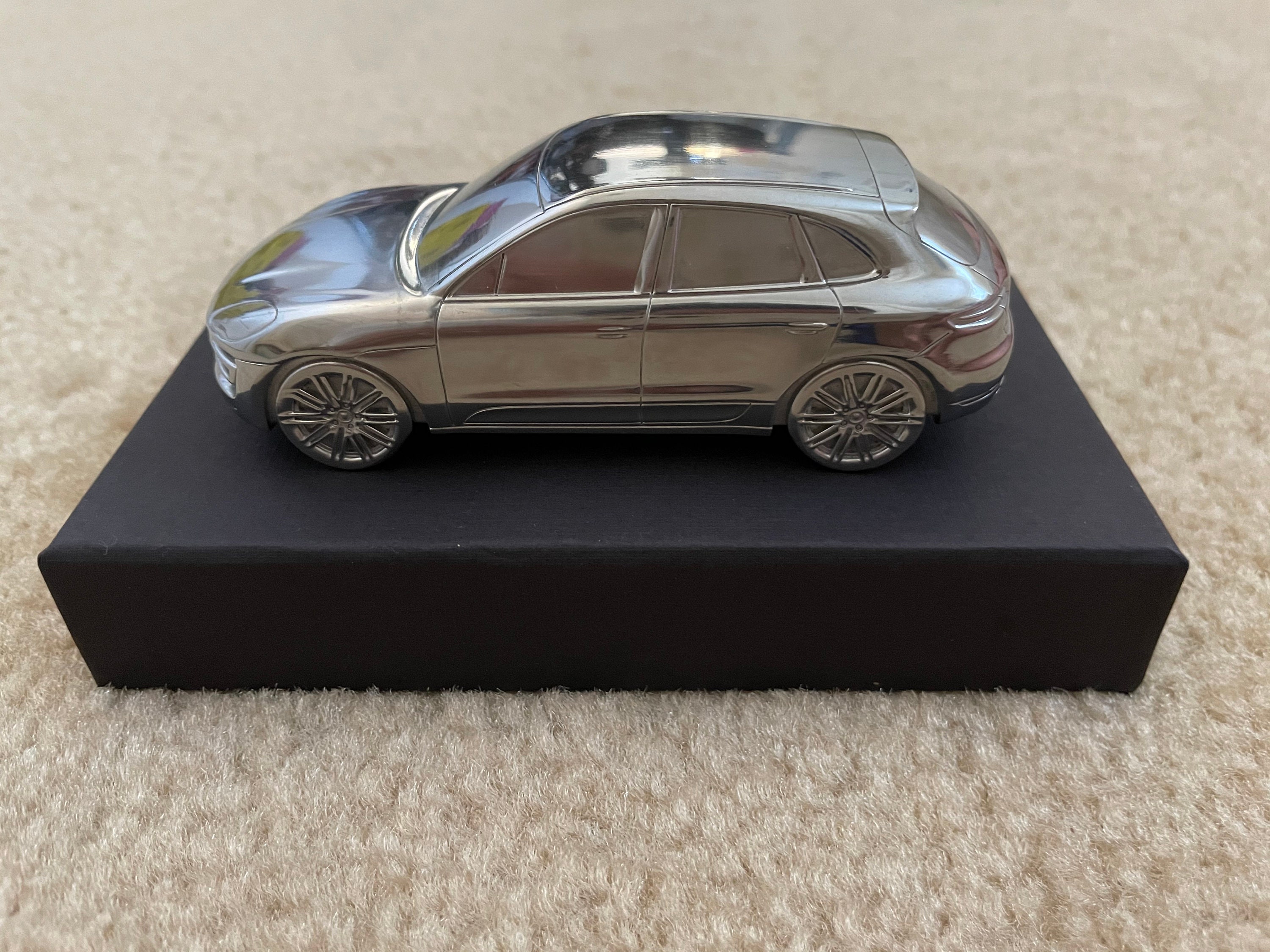 Porsche Macan Turbo Limited Edition 1:43 Paperweight