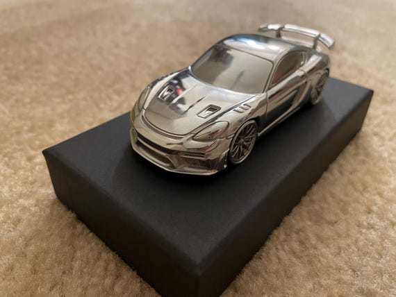 ポルシェ 718 ケイマン GT4 RS アルミ製ペーパーウェイト1/43 718 ケイマン GT4 RS 1:43 ペーパーウェイト アルミクロームモデル