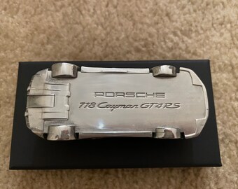 718 ケイマン GT4 RS 1:43 ペーパーウェイト アルミクロームモデル