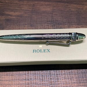 ロレックス　プッシュ式 グリーンボールペン・カフスセット　新品 ロレックス ボールペン2本・カフスセット グリーン・レッド 新品 2026