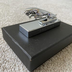 Jaguar Original Leaper Silver Metall Krom Skrivbordsprydnad Pappersvikt Klassisk