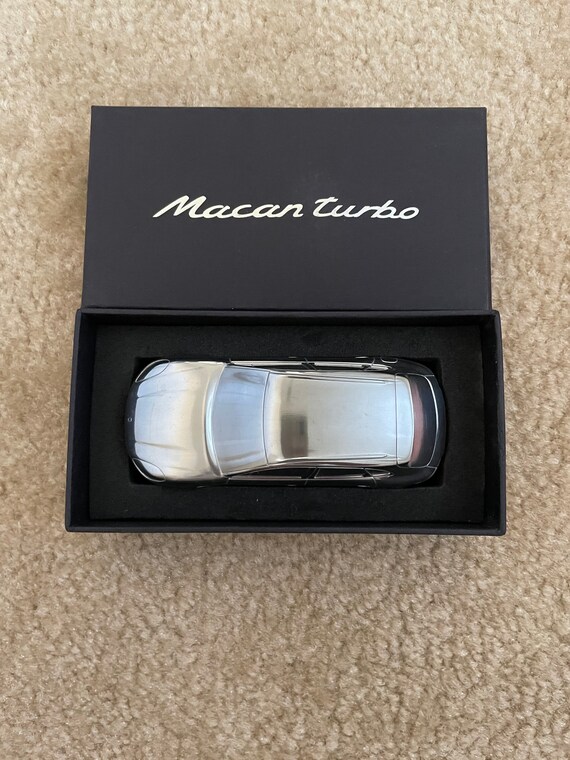 Porsche Macan Turbo Limited Edition 1:43 Paperweight