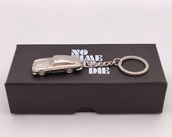 非売品　007 ASTON MARTIN DB810 キーチェーン New~ 007 JAMES BOND Aston Martin DBS Keychain Keyring Silver