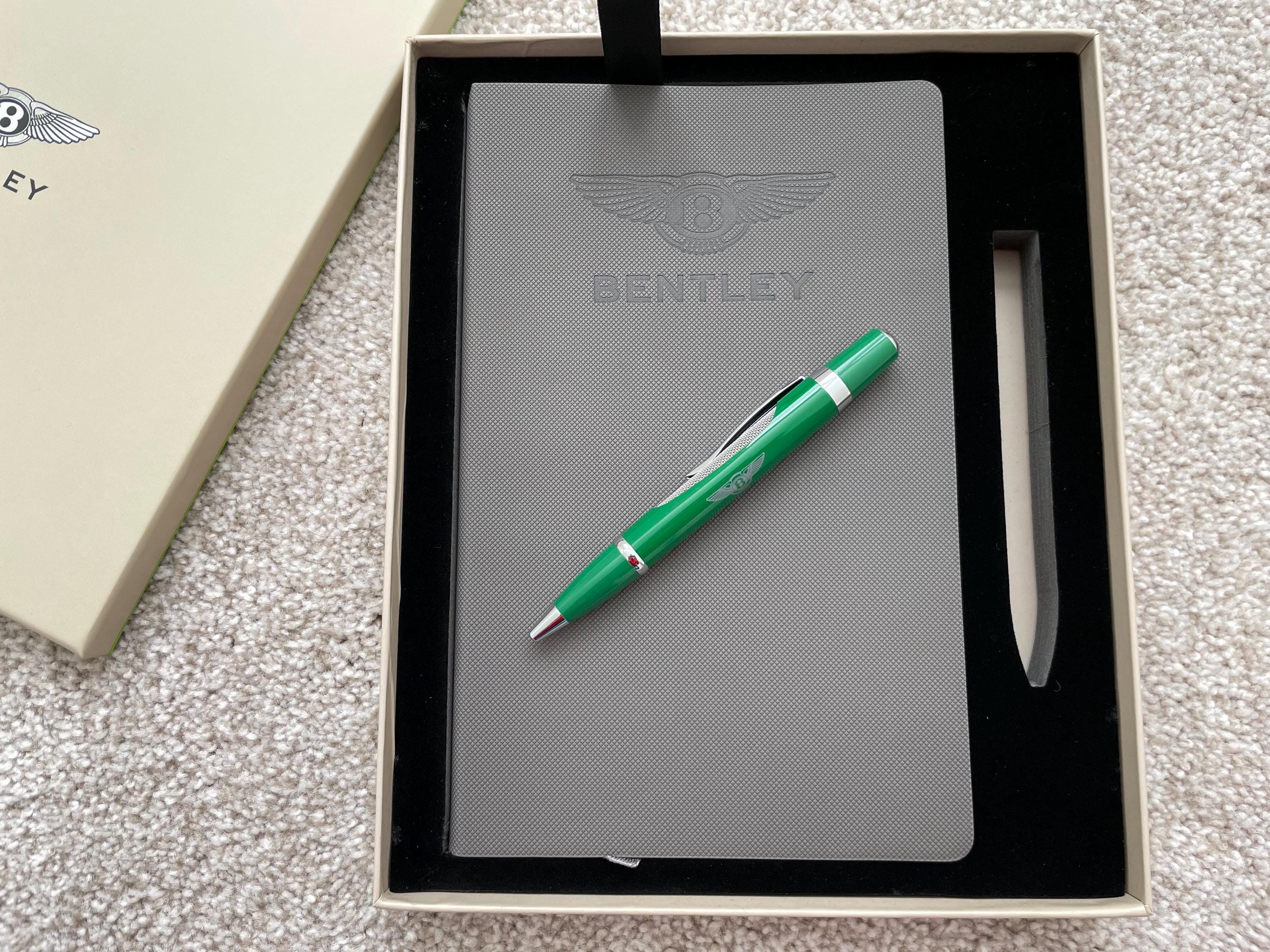 Bentleyオリジナルノートブック&ボールペンセット - グリーン Bentleyオリジナルノートブック&ボールペンセット - グリーン