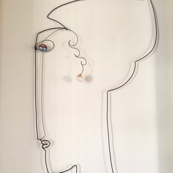 Profil de femme inspiration Modigliani, oeil articulé, coquillage, wire art