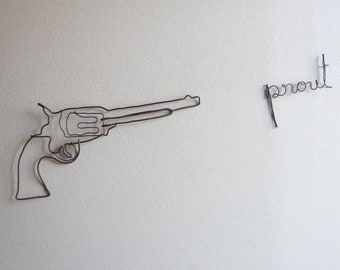 Sculpture fil de fer recuit Revolver Gun Pistolet Prout Humour - Décoration murale, phrase murale - Sculpture, écriture, citation fil de fer