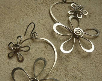 Sissi steel strand flower duo earrings