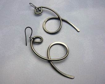 Boucles d'oreilles courbes de métal Sissi brin d'acier