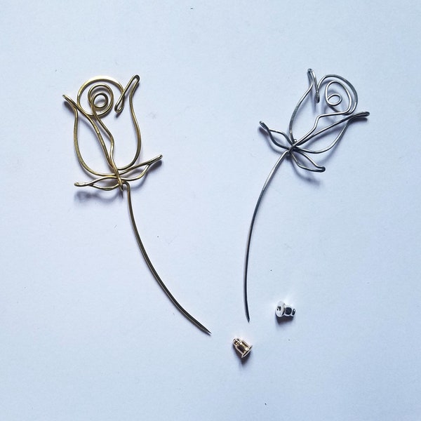 Broche fibule fleur rose clé de sol clef de sol note de musique  couleur or argent