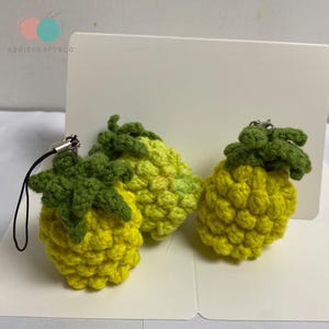 Kawaii Pineapple Accessory,Handmade Crochet Pineapple Keychain,Cute Amigurumi,Fruit Keyring,YellowYarn Tropical Bag Charm,Fun Gift,pineapple