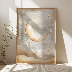 Può includere: Un dipinto ad acquerello incorniciato di una luna crescente e stelle su uno sfondo blu chiaro con nuvole e colline in tonalità di marrone e beige.