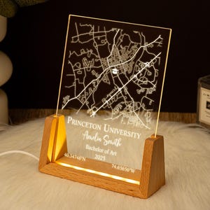 Regalos de graduación personalizados, luz nocturna acrílica con mapa del campus, regalos únicos para graduados, estudiantes de último año, preparatoria y generación de 2025.