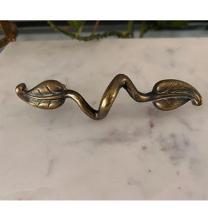 Vintage Brass Vine Leaf Cabinet Pulls (Set of 5) – 3 Inch Center Handle