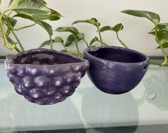 Trauben- oder Pflaumenförmige Keramik-Gewürzschale - Vintage Napa Valley Pottery von Noble Exzellenz