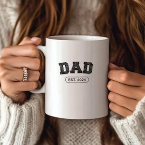 Personalized DAD Est. 2025 | Customized First Time Mom Dad Gift, New Parents, Pregnancy Announcement Custom Mug, Mama & Dad Mugs