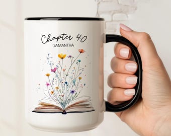 Taza de 40 cumpleaños con nombre, regalo de 40 cumpleaños personalizado para mujer, taza de café de cumpleaños personalizada, capítulo 40, regalo de cumpleaños para amantes de los libros para ella