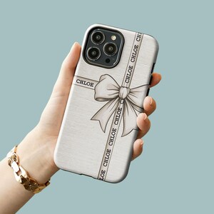 Schwarze Schleife Personalisierte Telefon Hülle für iPhone 16 15 14 13, Benutzerdefinierte Name Telefon Fall für Samsung S23, Kokette Phonecase, kundenspezifische iPhone Fall Beige