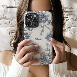 Funda personalizada con diseño de toile azul para iPhone 17, 16, 15, 14 y 13, funda con nombre personalizado para Samsung S23, funda coqueta, funda personalizada para iPhone imagen 1