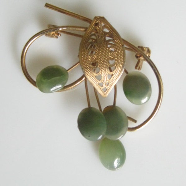 Vintage Goldtone Jade Grapes Pin Brooch