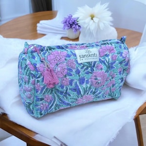 Trousse matelassée imperméable, légère, douce et pratique - Trousse à maquillage ou de toilette. En coton impression blockprint.