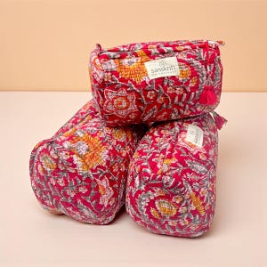 Borse imbottite impermeabili. Borse leggere con 4 tasche - Trousse per trucco/toilette. In cotone stampato a blocchi.