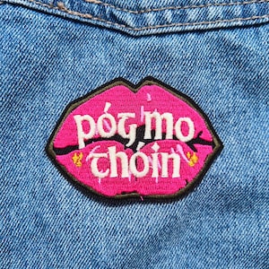 Póg Mo Thóin Patch - Irish Language iron-on Embroidery Patch / Kiss My Ass | Paiste Gaeilge | Irish Gifts | (7x5cm)