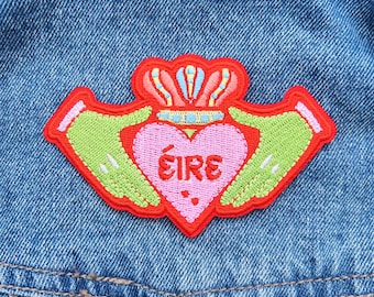 Claddagh Patch - Irish Language iron-on Embroidery Patch / Paiste Gaeilge | Irish Gifts | (10x6.5cm)