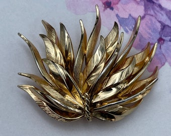 Signed Grosse Gold Toned Stylized Floral / Botanical Brooch or Pendant - Dated 1959 - Vintage Collector Piece - Timeless Fashion